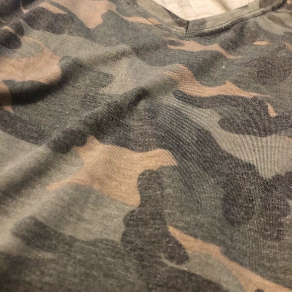 Double Back Seam V Neck - Picture 3 of 3